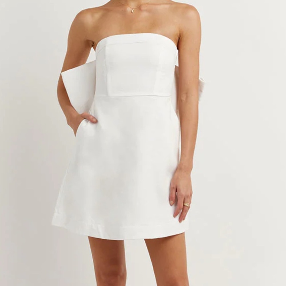 Dissh aisle white linen bow back dress